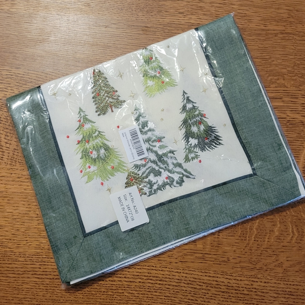 Simhomsen Embroidered Holiday Table Runner - Green, Cream